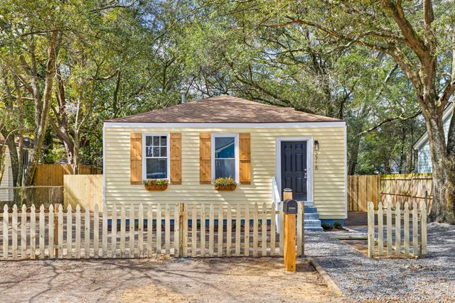 2718 E Surrey Drive, North Charleston, SC 29405
