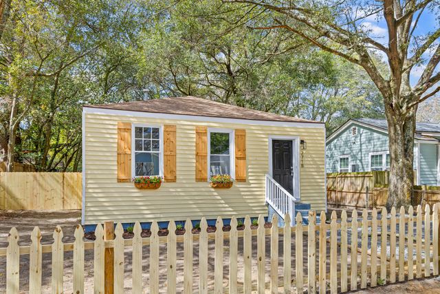 2718 E Surrey Drive, North Charleston, SC 29405