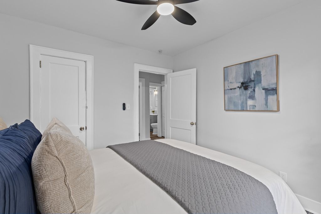 Image 12 of property listing at 2718 E Surrey Drive, North Charleston, SC 29405