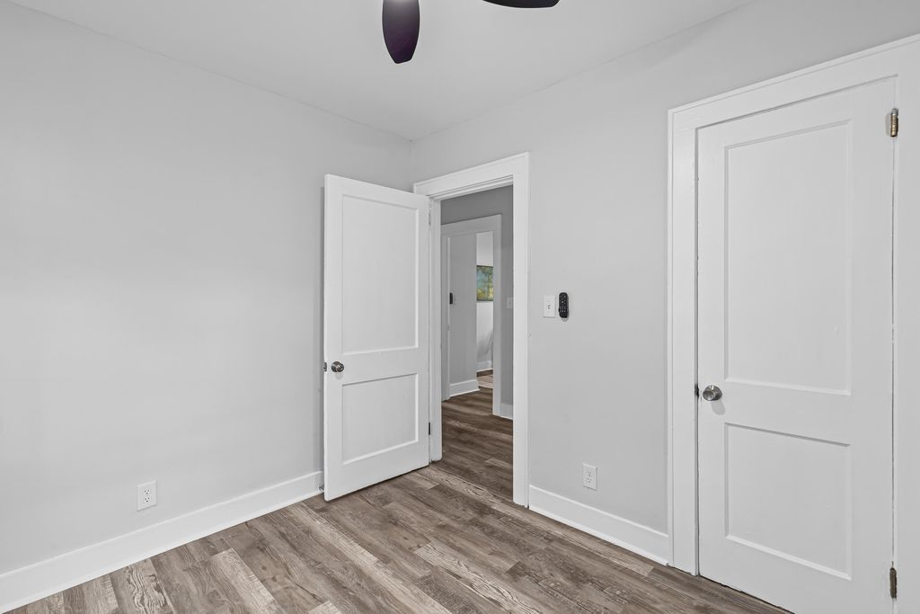 Image 15 of property listing at 2718 E Surrey Drive, North Charleston, SC 29405