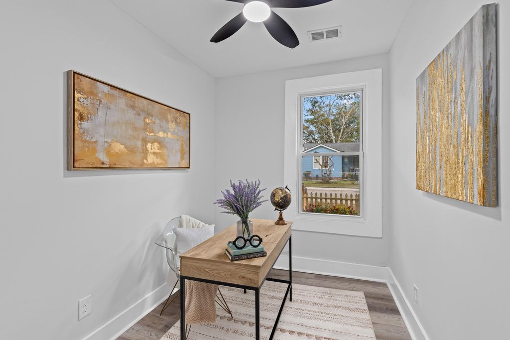 Image 16 of property listing at 2718 E Surrey Drive, North Charleston, SC 29405