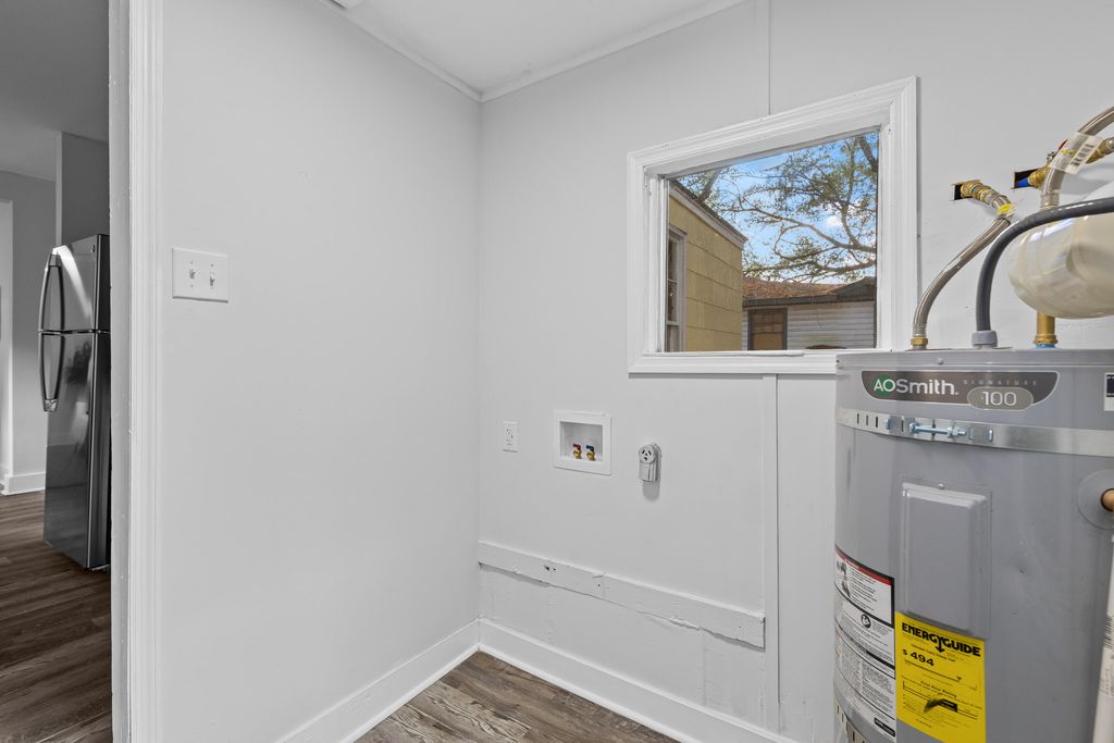 Image 18 of property listing at 2718 E Surrey Drive, North Charleston, SC 29405