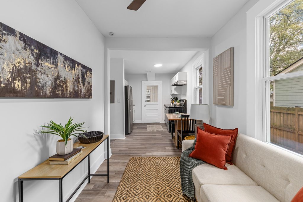 Image 5 of property listing at 2718 E Surrey Drive, North Charleston, SC 29405