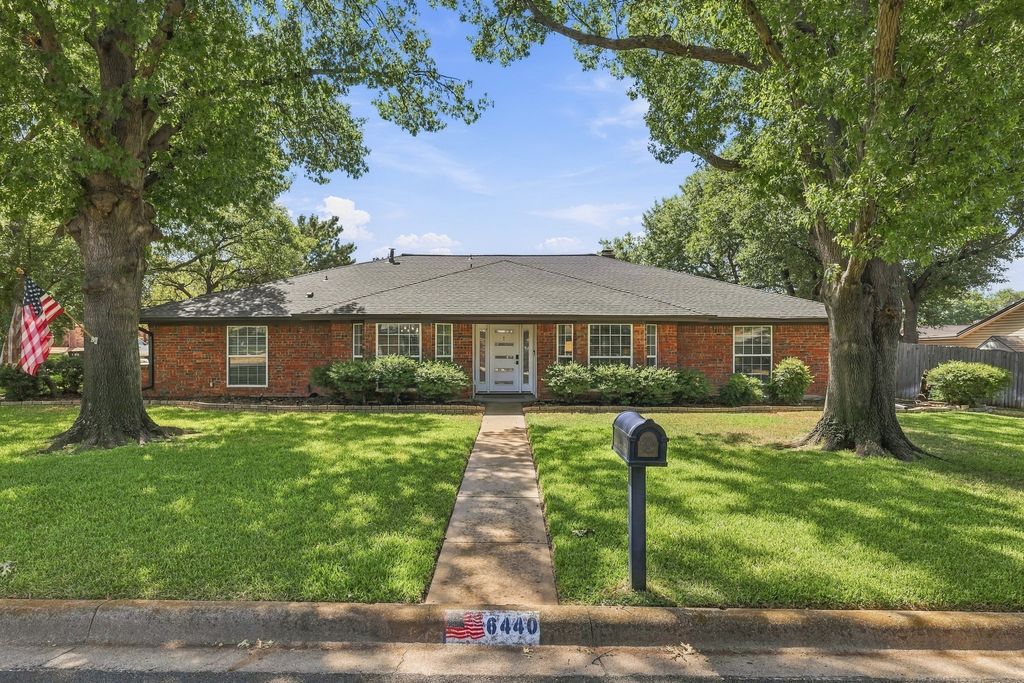 6440 Devonshire Drive, North Richland Hills, TX 76180 — exterior