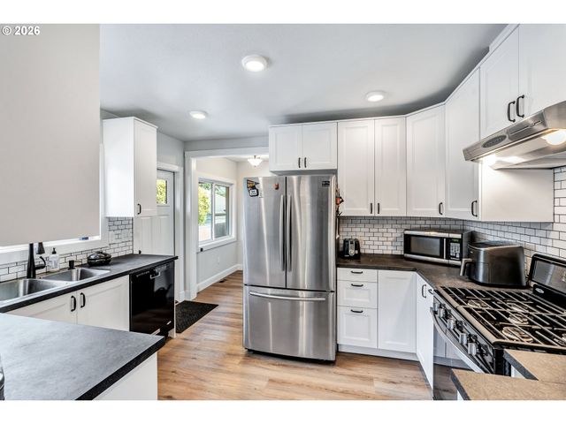 -1 Se MAIN St, Portland, OR 97215