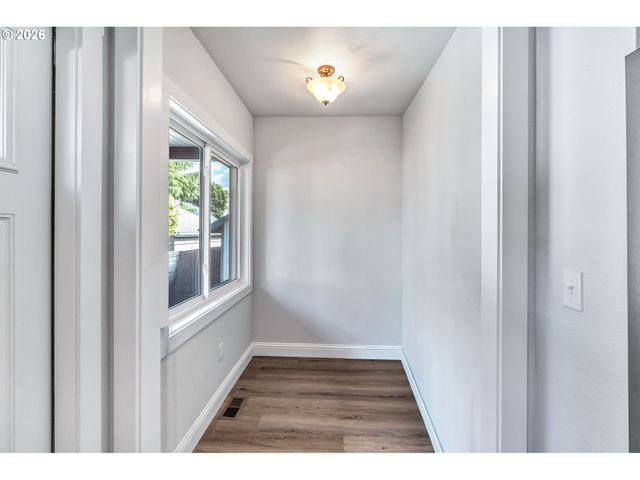 -1 Se MAIN St, Portland, OR 97215