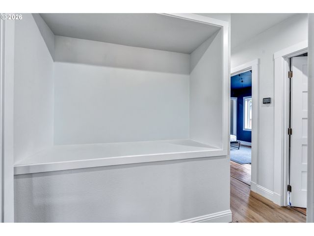 -1 Se MAIN St, Portland, OR 97215