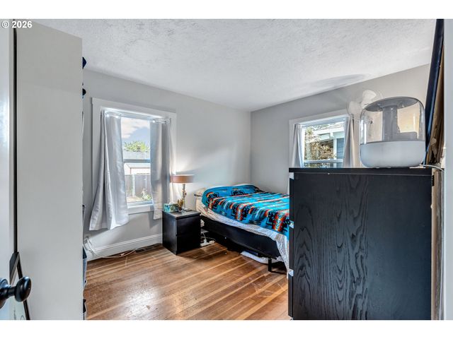 -1 Se MAIN St, Portland, OR 97215