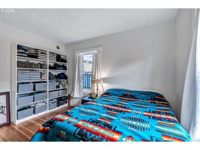 -1 Se MAIN St, Portland, OR 97215