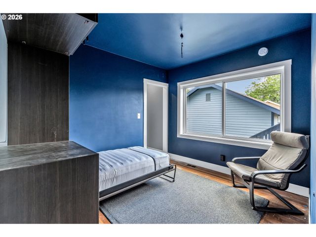 -1 Se MAIN St, Portland, OR 97215
