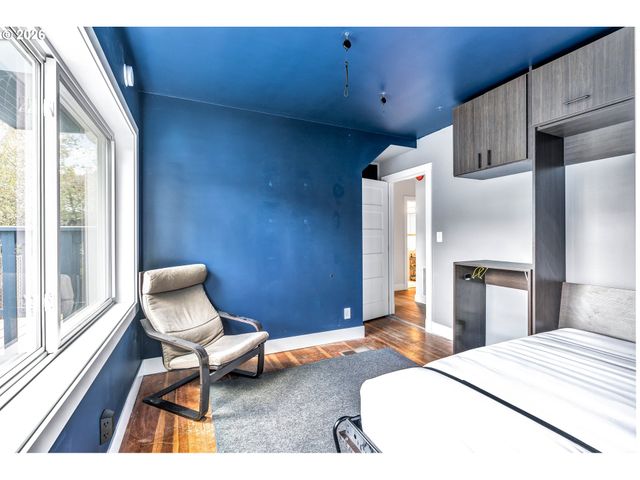 -1 Se MAIN St, Portland, OR 97215