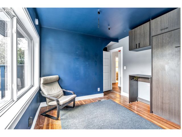 -1 Se MAIN St, Portland, OR 97215