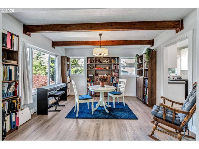 -1 Se MAIN St, Portland, OR 97215