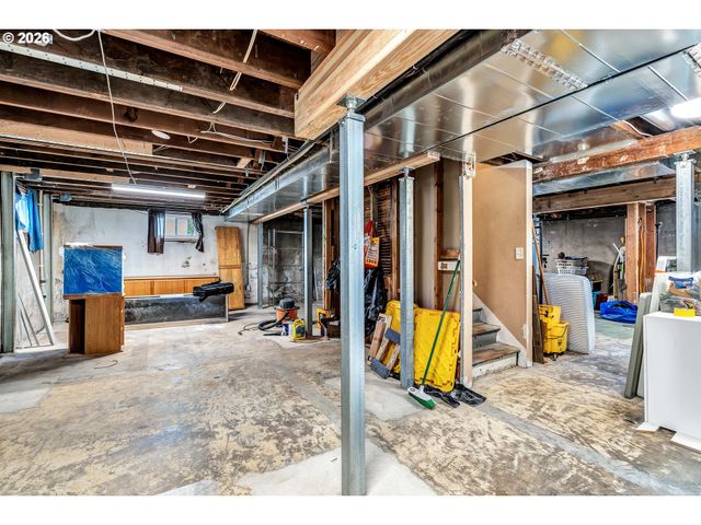 -1 Se MAIN St, Portland, OR 97215