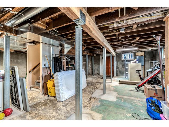 -1 Se MAIN St, Portland, OR 97215
