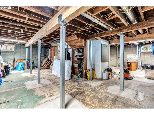 -1 Se MAIN St, Portland, OR 97215