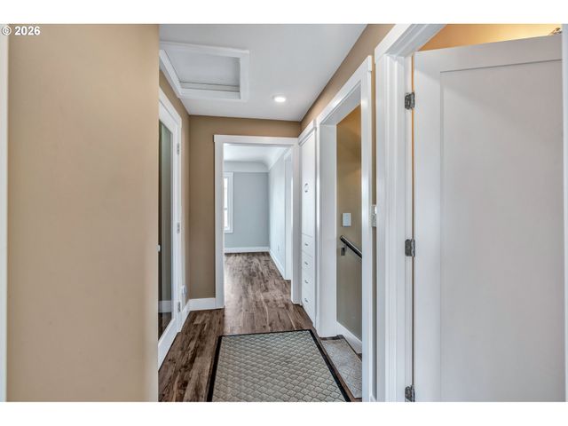 -1 Se MAIN St, Portland, OR 97215