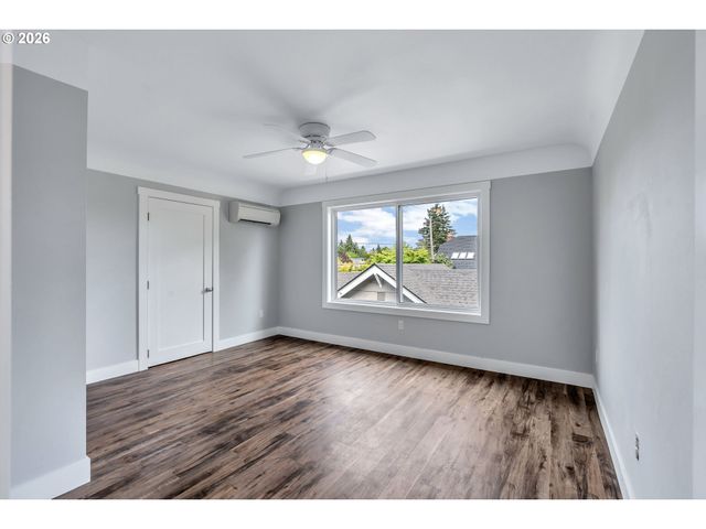 -1 Se MAIN St, Portland, OR 97215