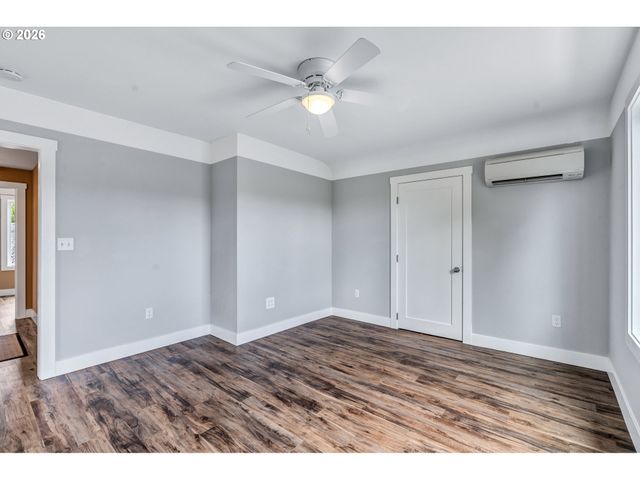 -1 Se MAIN St, Portland, OR 97215