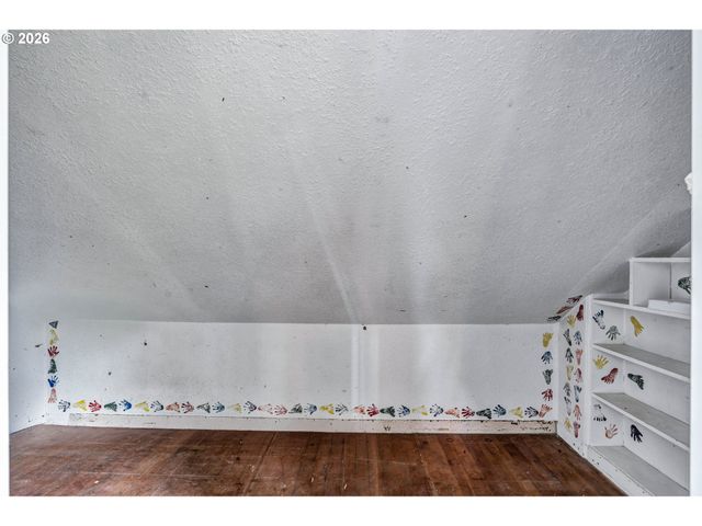 -1 Se MAIN St, Portland, OR 97215