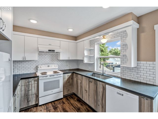 -1 Se MAIN St, Portland, OR 97215