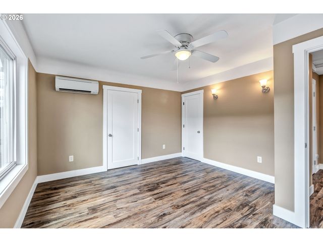 -1 Se MAIN St, Portland, OR 97215