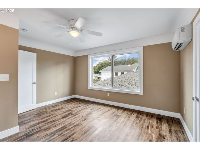-1 Se MAIN St, Portland, OR 97215
