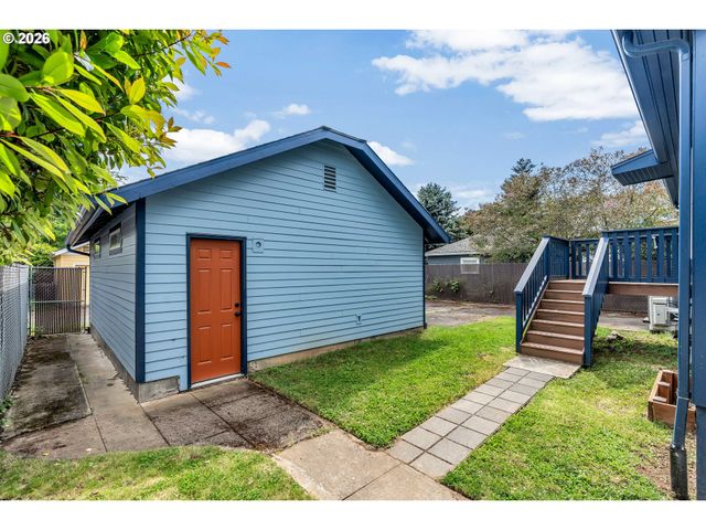 -1 Se MAIN St, Portland, OR 97215