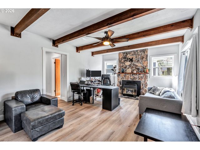 -1 Se MAIN St, Portland, OR 97215