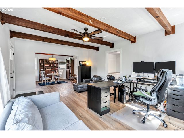 -1 Se MAIN St, Portland, OR 97215