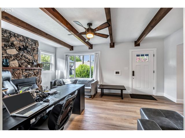-1 Se MAIN St, Portland, OR 97215