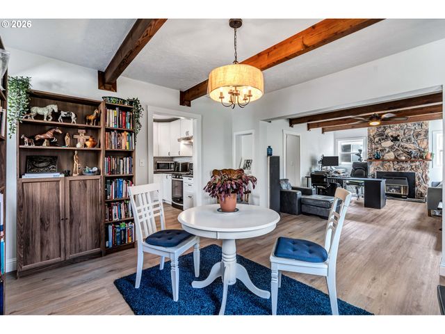 -1 Se MAIN St, Portland, OR 97215