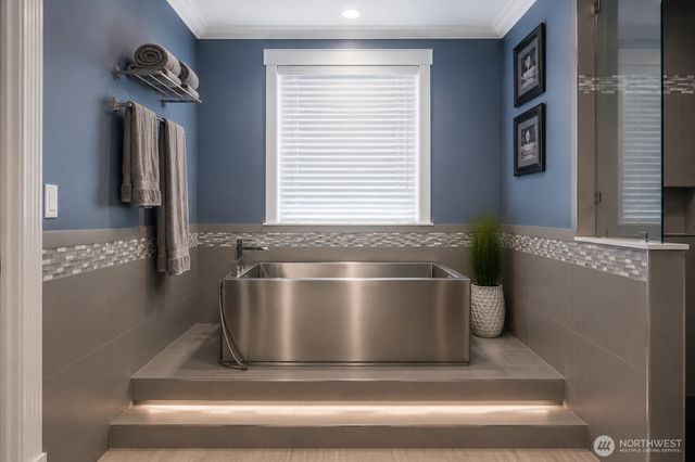 24121 NE 1st Place, Sammamish, WA 98074