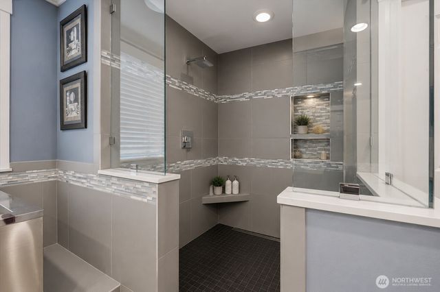 24121 NE 1st Place, Sammamish, WA 98074