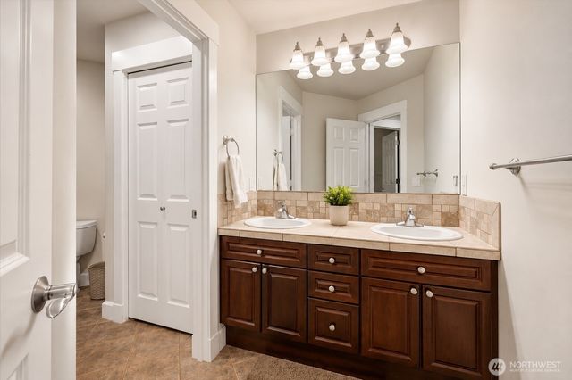 24121 NE 1st Place, Sammamish, WA 98074