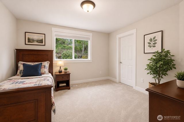 24121 NE 1st Place, Sammamish, WA 98074
