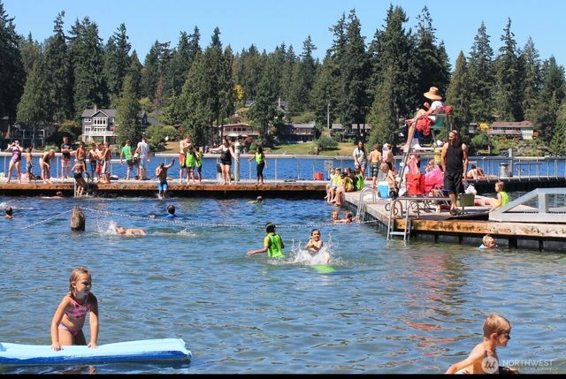 24121 NE 1st Place, Sammamish, WA 98074