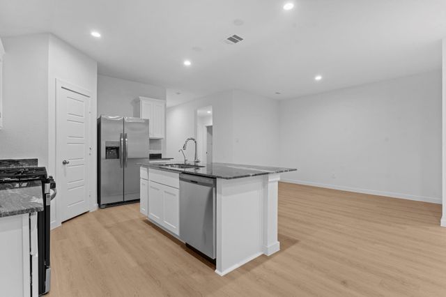 1511 Splashing Wave Drive, Iowa Colony, TX 77583