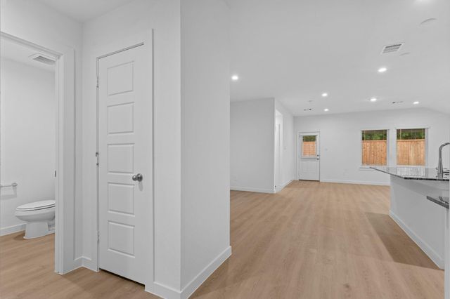 1511 Splashing Wave Drive, Iowa Colony, TX 77583