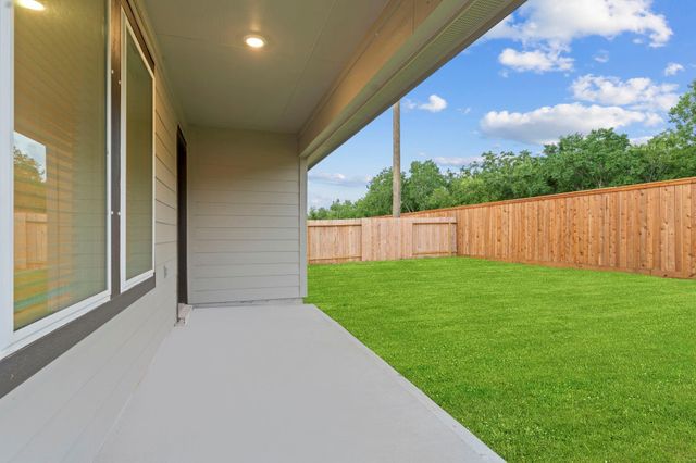 1511 Splashing Wave Drive, Iowa Colony, TX 77583