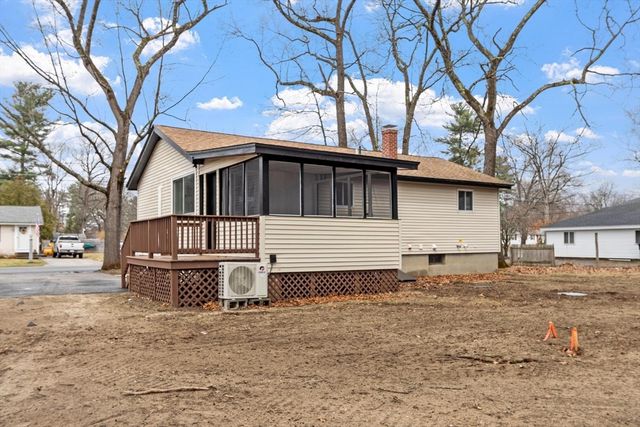 17 York Ave, Westford, MA 01886