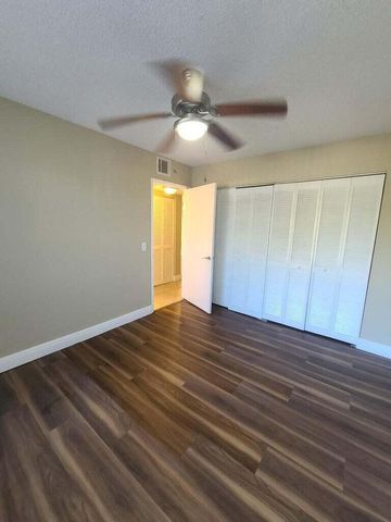 1517 Lake Crystal Drive E, West Palm Beach, FL 33411