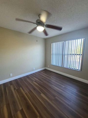 1517 Lake Crystal Drive E, West Palm Beach, FL 33411