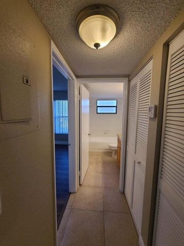 1517 Lake Crystal Drive E, West Palm Beach, FL 33411