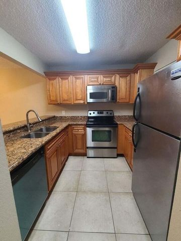 1517 Lake Crystal Drive E, West Palm Beach, FL 33411