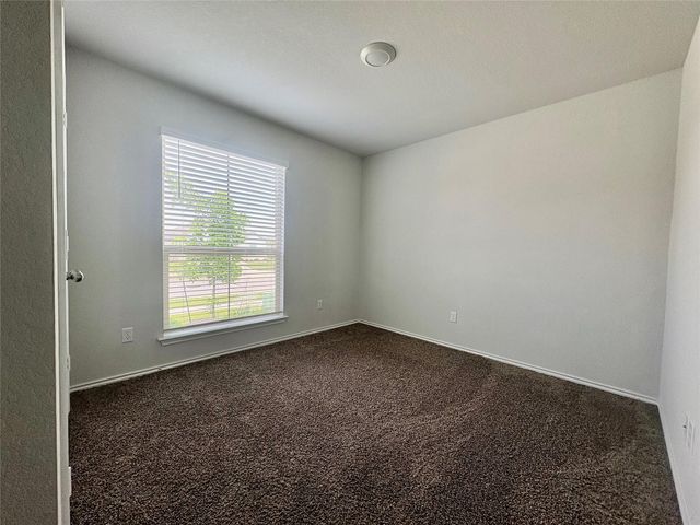 180 Pivot DR, Taylor, TX 76574