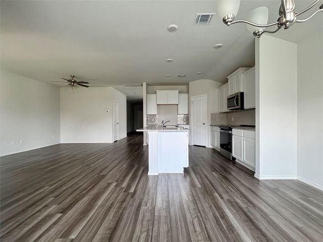 180 Pivot DR, Taylor, TX 76574