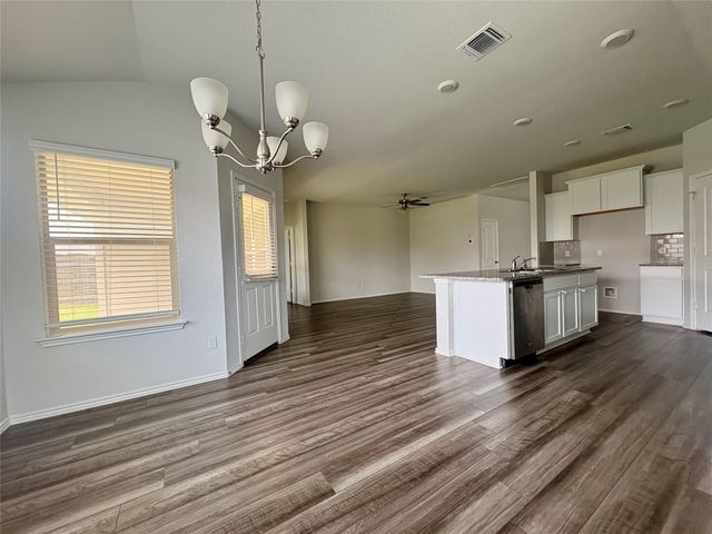 180 Pivot DR, Taylor, TX 76574