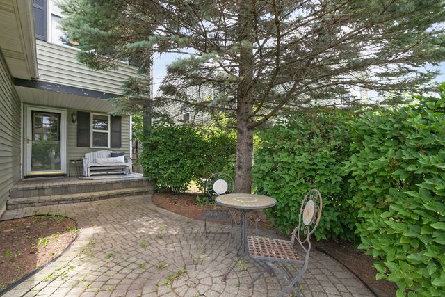 681 W HURON HILLS Trail, Round Lake Heights, IL 60073