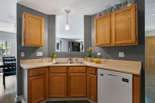681 W HURON HILLS Trail, Round Lake Heights, IL 60073